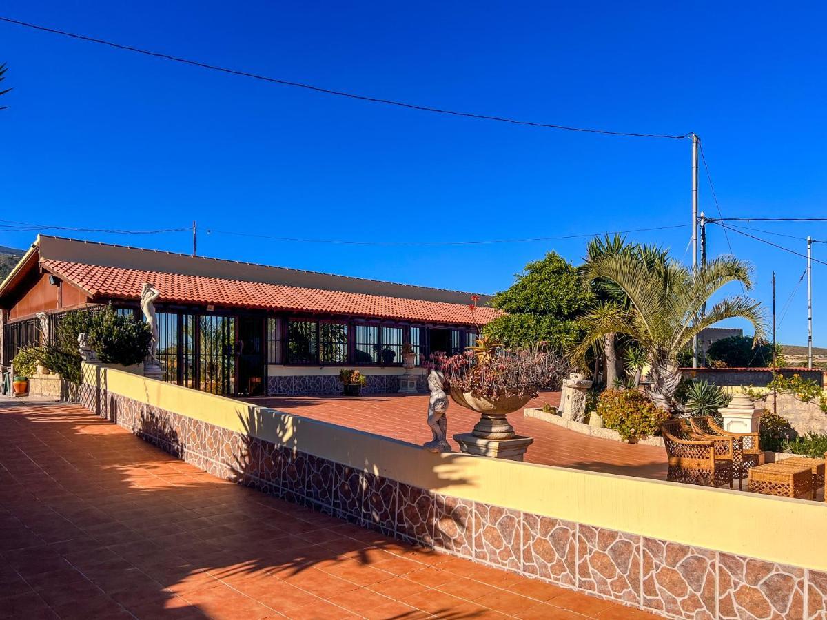 Vila Exquisite Rural House With Garden, Pool And Sea Views Arico Viejo Exteriér fotografie