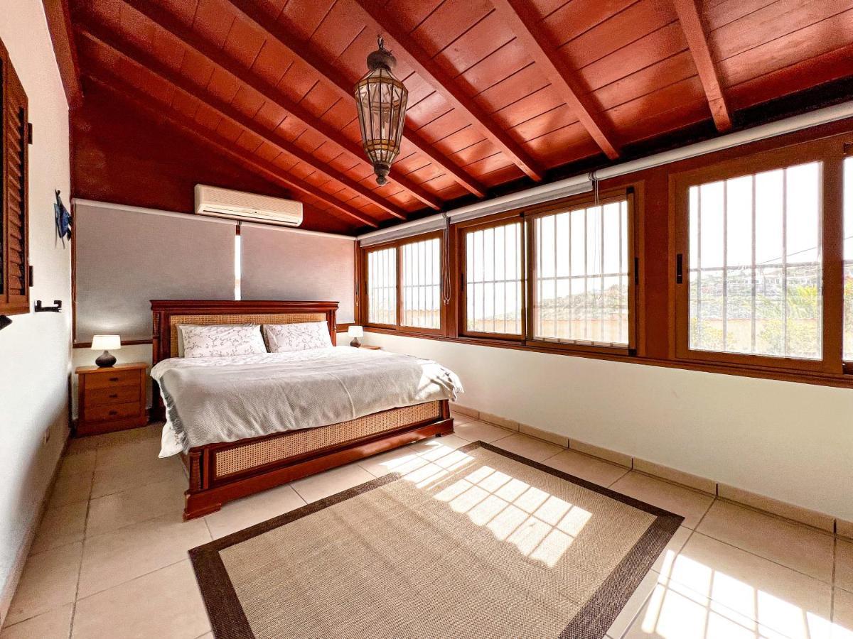 Vila Exquisite Rural House With Garden, Pool And Sea Views Arico Viejo Exteriér fotografie