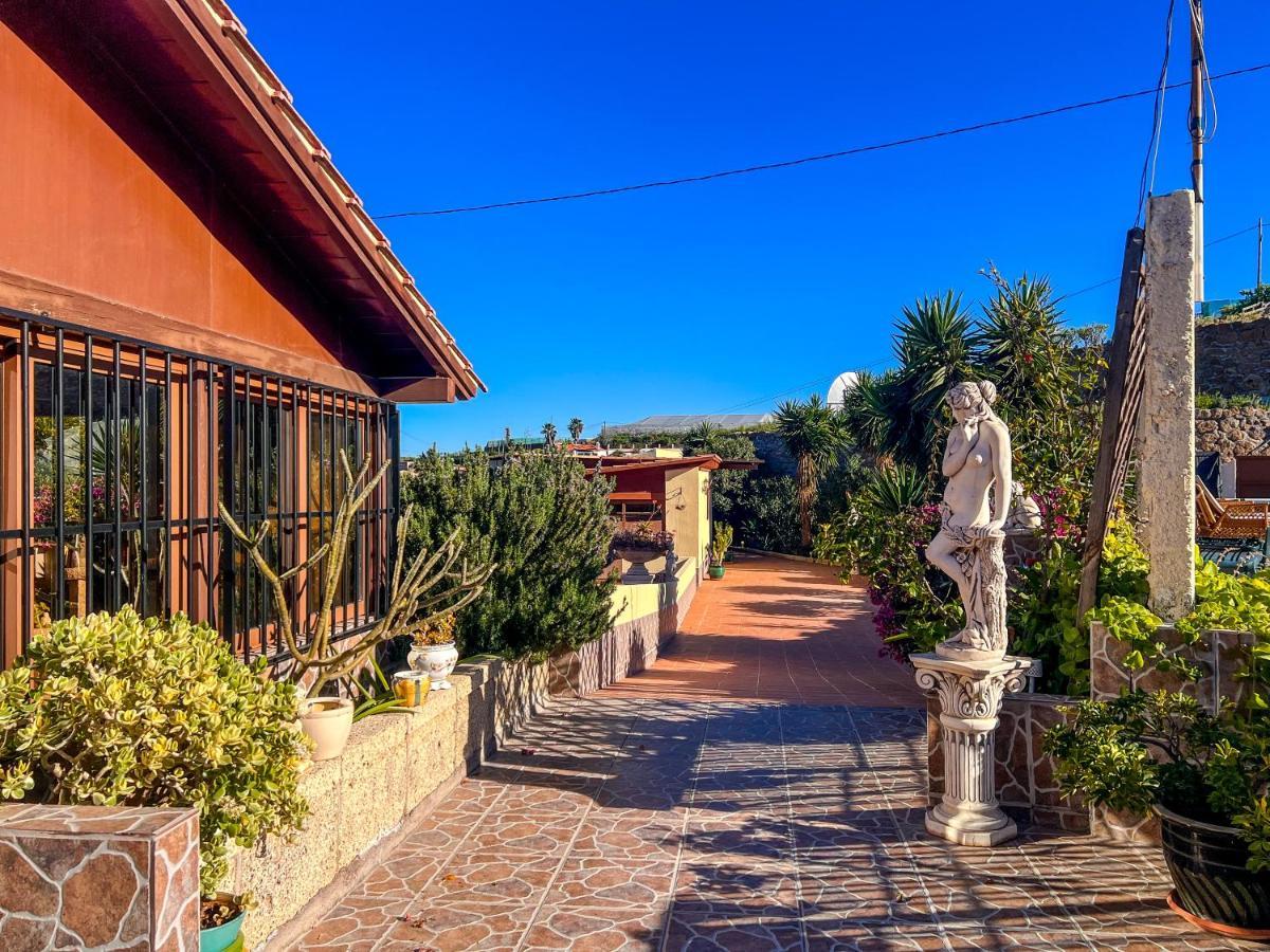 Vila Exquisite Rural House With Garden, Pool And Sea Views Arico Viejo Exteriér fotografie